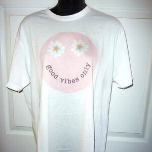 NWT Next Level Short Sleeved Shirt "Good Vibes Only" Daisies Size Large